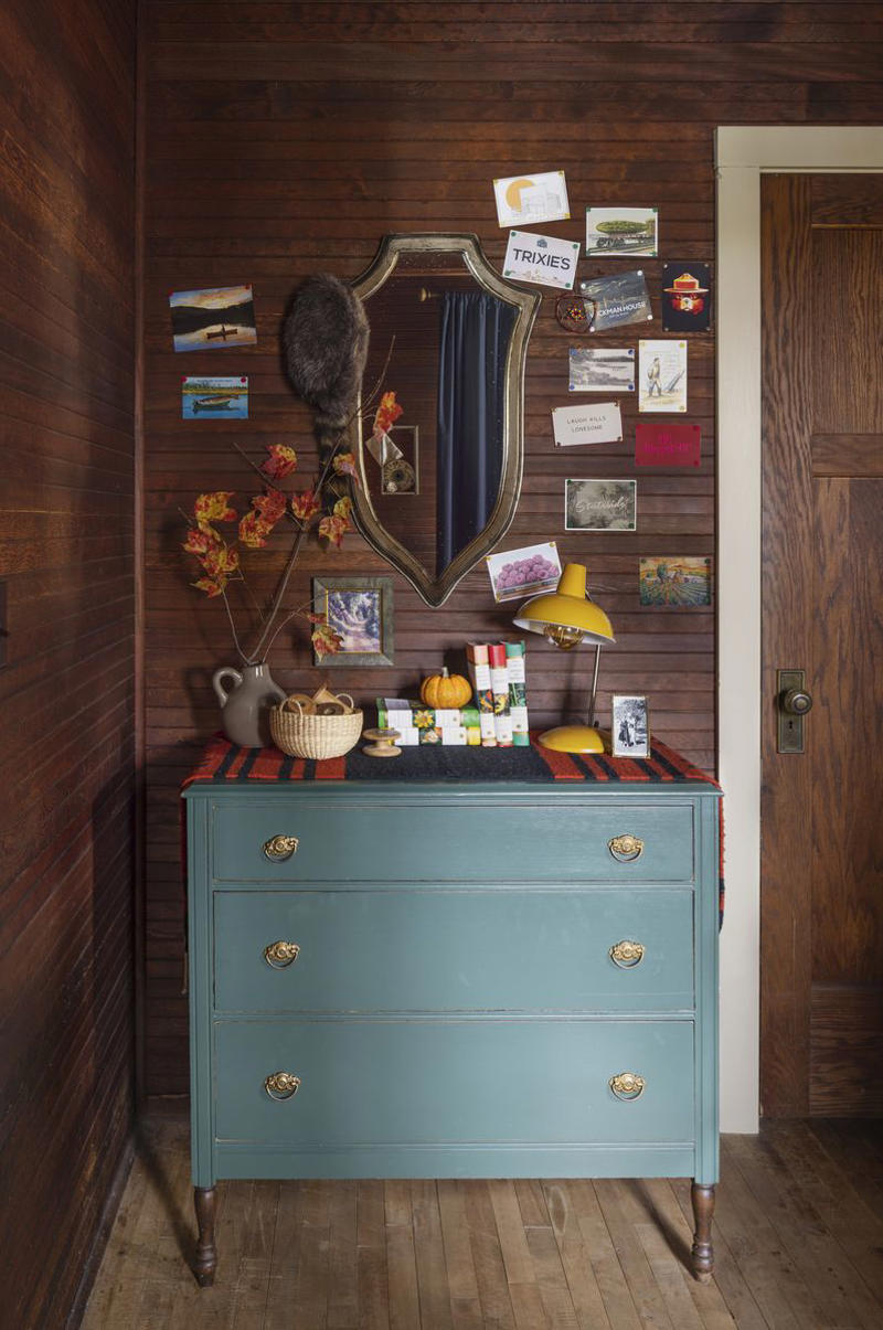 ADIRONDACK FRAMES, VINTAGE LUGGAGE, CRAFT STICK LAMPS, TWIN BEDS (OF COURSE), LEAF MOTIFS, TWO-SEATER TABLES, BANDANA BUNTING, CRISP GREEN PAINT, CANOE PADDLES , PICTURES &amp; POSTCARDS