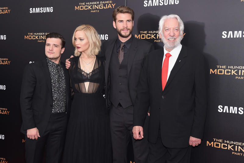 'The Hunger Games' Trilogy "A life well lived", The legendary actor passed away on June 20, 2024, He suffered from multiple illnesses as a young child, He obtained formal training in theatre, He made his film debut in 1964, In 1970, he played 'Hawkeye Pierce' in Robert Altman's 'M*A*S*H', He shared the screen with Jane Fonda in 'Klute', A 1970s leading man, 'Revenge of the Body Snatchers', 'The Hunger Games' Trilogy, Sutherland had a complicated romantic history, Sutherland was able to share the screen with his son Kiefer, He got remarried in 1972, He received many honours throughout his career, His last acting role was in the 2023 miniseries 'Lawman: Bass Reeves'