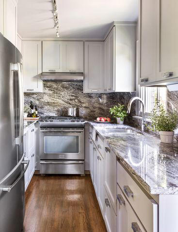 How to Clean Granite Countertops, How to Remove Stains from Granite Countertops, How to Clean Granite Countertops with Natural Products, How to Keep Granite Clean for Longer, Begin a Weekly Cleaning Routine, When to Call a Professional