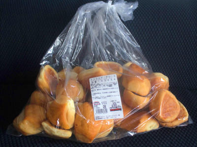 1. やっぱりパーティーは本場のターキーで！ コストコの「スモークターキードラムスティック」, 2. マフィンの新作は甘すぎない大人の味わい！ コストコの「ココアクッキークランブルマフィン」, 3. たっぷり330g入りであったか～い！ コストコの「マッシュルームチキンスープ」, 1位：コストコ通からも人気の「マスカルポーネロール」, 2位：売り切れ続出！コスパ良しな「オートミール」, 3位：冷凍保存もできる「トリプルチーズタルト」, 4位：スーパーの半額で買える「オイコス」, 5位：安いのに柔らかくて美味しい「牛タン」, 6位：コストコ定番スイーツといえば「ストロベリースコップケーキ」, 7位：コストコで10年愛されているロングセラー商品「メキシカンサラダラップ」, 8位：自宅で本格アヒージョを楽しめる「シーフードアヒージョ」, 9位：1個あたり14円！コスパ最強の「ディナーロール」, 10位：ボリューム満点の「ビーフガーリックバターライス」, 1位：一家に一個の必須アイテム「オキシクリーン」, 2位：用途に合わせて選べる「ジップロック」, 3位：コストコの代名詞！選べる大中小「コストコ くま ぬいぐるみ」, 4位：コスパ良し！ママに嬉しい「ベビーワイプ」, 5位：口内環境を整える「リステリン・マウスウォッシュ」, 6位：密閉力抜群！ラップより使える「プレスンシール」, 7位：大容量が嬉しい「カークランド・流せるウェットティッシュ」, 8位：ひも付きでまとめやすい「カークランドシグネチャーひも付きゴミ袋」, 9位：少しの量でもしっかり洗浄「エコベール（食器用洗剤）」, 10位：スーパーよりコスパ良く購入できる「フィニッシュ（食洗機用洗剤）」, 専門家イチオシストが注目！コストコの新規トピックス＆流行予想, 1. 全長236cm！ コストコの代名詞「巨大くまのぬいぐるみ」, 2.【パーティーの主役】見た目も豪華なハーフシートケーキのカスタム術, 3.【隠れた名品】冷凍庫に常備したい！「ポテトハットグ」, 1位：イワキ パック＆レンジ 200ml 耐熱ガラス保存容器, 2位：トフィー 電子レンジ用 グリルパン, 3位：小分け術でコスト効率化！「ジップロック」, プルコギビーフ：小分け冷凍方法（1回分ずつ平たく）＆アレンジ例, ハイローラー：冷凍不向きでも“焼く”アレンジで別のおいしさに, ロティサリーチキン：骨でスープを取る裏技, オイコスヨーグルト：低カロリー・高タンパク＋冷凍アレンジ, オーガニックバナナ：認証＆追熟のコツ, オーツミール：ダイエット食品としての高コスパ, 1．フルーツのパワーでお肉が柔らか！ リピーター続出の「プルコギビーフ」, 2．やわらかくて美味しい「さくらどりもも肉」, 3．生のまま空輸されているため味も食感も抜群の「アトランティックサーモン」, 1.コストコの「ハムレットチョコクリスピー」は圧倒的にコスパが良い！, 2．コストコの「マドレーヌ」は20個入りの大容量！ 冷凍保存もOK, 3．見た目もかわいいココナッツ度高めのチョコ「ラファエロ」, 1．定番大人気！コストコの「ティラミス・ドルチェ」, 2．コストコの定番チーズケーキ「トリプルチーズタルト」がリニューアル！, 3．冷凍保存でストック！コストコの人気ワッフル「ミルキャンプ」, 4．オンライン予約も！コストコ「ハーフシートケーキ」, 1．高級感あふれるサクサク食感の「ラグジュアリーミニクロワッサン」, 2．リピ買い続出！ 大容量でお得な「パンオショコラサヴール」, 3．きめ細かくふわふわの食感でアレンジも豊富な「ミルクブレッド」, 4．知らない人がいないほど大人気の定番商品「ディナーロール」, 5．食品ランキング1位の実力！ コストコの「マスカルポーネロール」が絶品, 6．もっちり食感で大人気！コストコの「ベーグル」, 1．コストコの「ロティサリーチキン」はコスパ抜群でパーティーに最適！, 2．大人気ロングセラー！ コストコの「メキシカンサラダラップ」, 3．フードコートで人気のコストコ「チーズバーガー」, 1．ディナーロールだけじゃない？ コストコの「マスカルポーネロール」が絶品, 2.小分けのオリーブオイル「ALCALA minioliva」で新鮮な料理を, 2.ダイエット中のおやつに！丸ごとしいたけの「シイタケマッシュルームクリスプ」, 1．ヨーグルト「オイコス」はコストコで買うのがお得！, 2．コストコの「種なしぶどう」は甘いと評判！たっぷりお買い得, 3．コストコの「メニセーズ プチパン」は常温で保存もできる本格パン！, 1．見た目もかわいい！コストコのはちみつ「ハニーベア」, 2．コストコの「ミックスナッツ」は魅惑のおつまみ！, 3．コストコの巨大「チェダーチーズ」は用途イロイロで便利！, 1．コストコで買えるスタバのコーヒー「エスプレッソブレンド」, 2．健康にもいいコストコのオーガニック商品「ルイボスティー」, 3．コストコで大人気のお酢系ドリンク「美酢」, 1．厚みがあって丈夫な「バウンティ」の使い道はさまざま, 2．食品の保存に欠かせない「ジップロック」はスライダーがおすすめ, 3．超優秀なコストコの大判「レジャーシート」, 無添加で栄養豊富！ ダイエットにも活用できる「クエーカーグラノーラ」, アレンジレシピが豊富で朝にも大活躍してくれる「韓国のりフレーク」, 海外風クッキーが焼けておうち時間を楽しく過ごせる「クッキードゥ」, 【活用ルール1】冷凍できる商品はすべてコストコで買え！, 【活用ルール2】お気に入りのブランドにこだわり過ぎるな！, 【活用ルール3】圧倒的にお得な商品は、絶対にコストコで買え！, コストコの会員種別と年会費, リワードとコスト効率化のノウハウ, 【2025年12月】今週（週末）限定で値下げされている特にお得な商品はありますか？, コストコの食品で、一人暮らしや少人数家庭が損をしないための「3つの原則」とは何ですか？, ランキング1位のマスカルポーネロール（パン）を無駄なく消費するための冷凍・保存術を教えてください。, ランキング1位の日用品「オキシクリーン」以外に、リピートすべき高コスパな日用品は何ですか？, ロティサリーチキン（惣菜）を最後まで食べきるための骨の活用方法を教えてください。, コストコでしか買えない、SNSで話題の「隠れ人気スイーツ」は何ですか？, コストコのプライベートブランド（カークランドシグネチャー）が安くて高品質な理由は何ですか？, 冷凍食品で特におすすめの「時短調理グルメ」は何ですか？, コストコで購入できるキッチン用品の中で、特に買ってよかったものは何ですか？, コストコオンライン通販は、会員ではない人でも利用できますか？