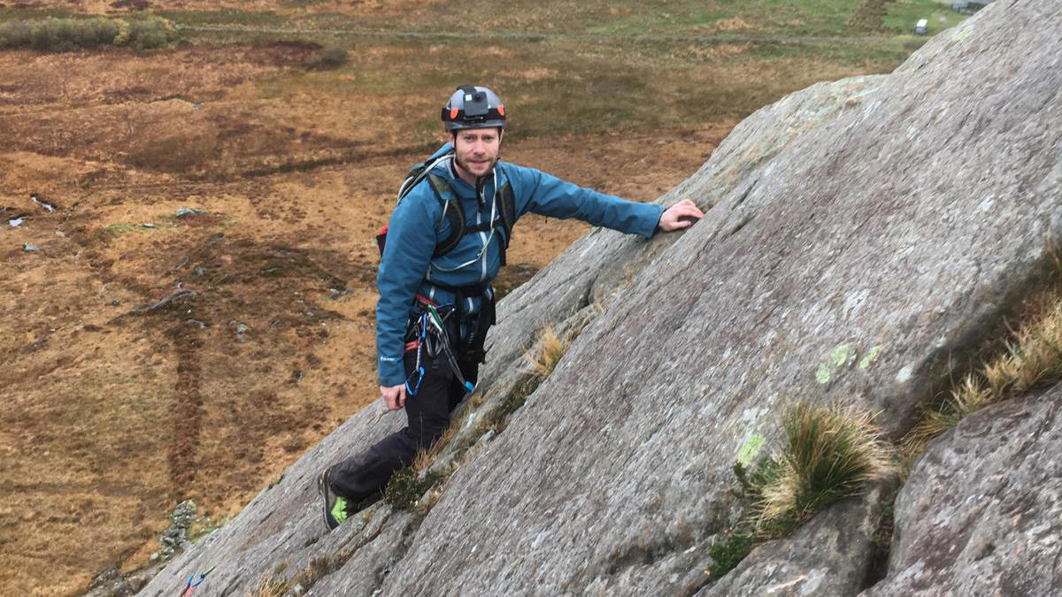 What defines mountaineering?, What defines hiking?, When does hiking become mountaineering?, The edge between the two