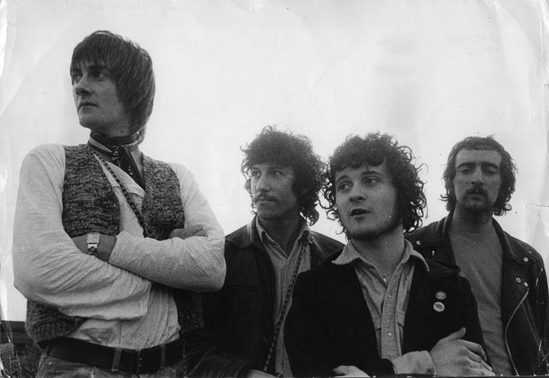 Fleetwood Mac Crosby, Stills, Nash & Young, The Eagles, The Doors, Aerosmith, Van Halen, Metallica, Guns N' Roses, Fleetwood Mac, Bob Seger & the Silver Bullet Band, Steve Miller Band, Bruce Springsteen and the E Street Band, Foo Fighters, The Doobie Brothers