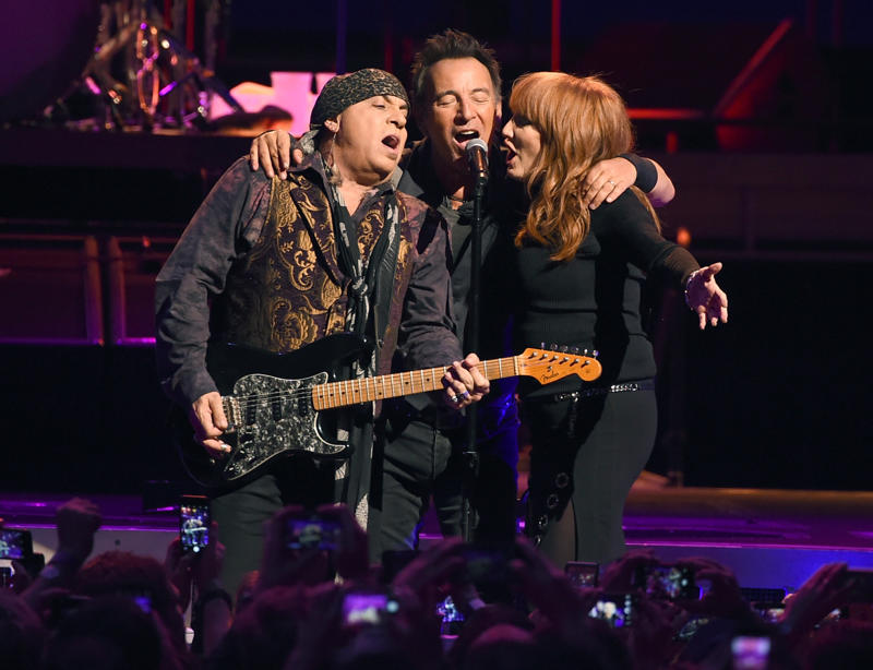 Bruce Springsteen and the E Street Band Crosby, Stills, Nash & Young, The Eagles, The Doors, Aerosmith, Van Halen, Metallica, Guns N' Roses, Fleetwood Mac, Bob Seger & the Silver Bullet Band, Steve Miller Band, Bruce Springsteen and the E Street Band, Foo Fighters, The Doobie Brothers