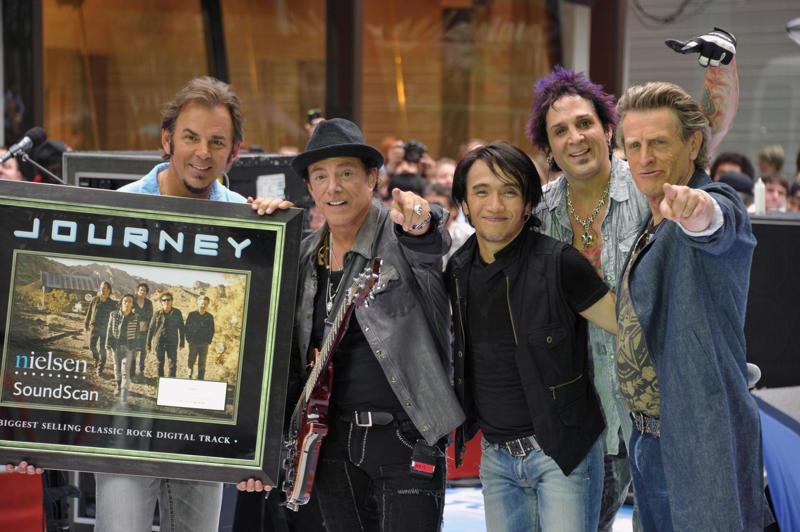 Journey Crosby, Stills, Nash & Young, The Eagles, The Doors, Aerosmith, Van Halen, Metallica, Guns N' Roses, Fleetwood Mac, Bob Seger & the Silver Bullet Band, Steve Miller Band, Bruce Springsteen and the E Street Band, Foo Fighters, The Doobie Brothers