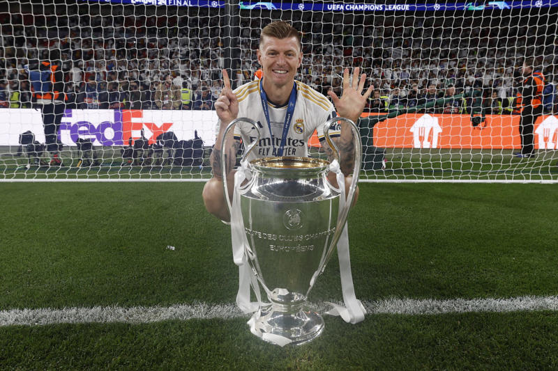 20. Enock Mwepu, 18. Hidetoshi Nakata, 17. Sebastian Deisler, 16. Adriano, 15. Jack Wilshere, 14. Pierluigi Casiraghi, 13. Daniel Sturridge, 12. Patrick Kluivert, 10. Brian Laudrup, 9. Thiago Alcântara, 8. Sergio Agüero, 7. Eric Cantona, 6. Just Fontaine, 5. Toni Kroos, 4. Michel Platini, 3. Zinedine Zidane, 2. Marco van Basten