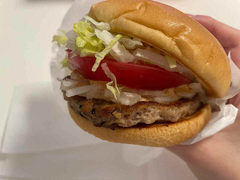 1位：ソースたっぷり＆味もナチュラルでおいしい「モスバーガー」120pts, 1位：とろけたチーズがまろやかな味わいに！ 「モスチーズバーガー」120pts, 3位：香ばしいチキンがおいしい「テリヤキチキンバーガー」75pts, 【終売／リニューアル】4位：濃厚チーズと和風ソースが◎ 「とびきりチーズ ～北海道産ゴーダチーズ使用～」48pts, 5位：甘い濃厚タレとレタスたっぷり！ 「テリヤキバーガー」45pts, 6位：ハラペーニョがアクセントに！ 「スパイシーモスチーズバーガー」33pts, 7位：サクサク衣＆プリプリ海老が楽しめる「海老カツバーガー」30pts, 8位：辛いもの好きな人も大満足の「スパイシーモスバーガー」24pts, 8位：オーロラソースがさっぱりとした味わいの「モス野菜バーガー」24pts, 10位：「モスライスバーガー焼肉」18pts, 【終売／リニューアル】10位：贅沢！ 「ダブルとびきりチーズ ～北海道産ゴーダチーズ使用～」18pts, 【終売／リニューアル】11位：食べ応え抜群の「とびきり和風ソース」12pts, 【終売】12位：野菜が新鮮！ 「とびきりトマト＆レタス」12pts, 13位：サクサク＆たっぷりソースが◎「フィッシュバーガー」9pts, 14位：プリプリ豪華！ 「モスライスバーガー海鮮かきあげ（塩だれ）」9pts, 14位：満足度の高い「ダブルモスチーズバーガー」9pts, 1位：モスバーガーの「モスバーガー」, 2位：モスバーガーの「テリヤキチキンバーガー」, 3位：モスバーガーの「モスライスバーガー海鮮かきあげ（塩だれ）」, 4位：モスバーガーの「海老カツバーガー」, 5位：モスバーガーの「モスチーズバーガー」, 6位：モスバーガーの「モスチキン」, 7位：モスバーガーの「フレンチフライポテト」, 8位：モスバーガーの「オニポテ（フレンチフライポテト＆オニオンフライ）」, 9位：モスバーガーの「モスの菜摘（なつみ）モス野菜」, 10位：モスバーガーの「モスシェイク バニラ」, モスバーガーのサイドメニューやドリンク、シェイク、子供向けのおいしいおすすめは？, モスバーガーのおすすめの頼み方や組み合わせ・セットは？, モスバーガーのメニューはテイクアウト（持ち帰り）できる？, モスバーガーにお得なクーポンはある？