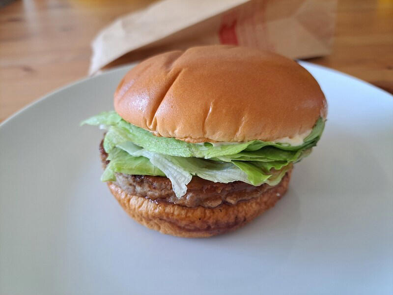 1位：ソースたっぷり＆味もナチュラルでおいしい「モスバーガー」120pts, 1位：とろけたチーズがまろやかな味わいに！ 「モスチーズバーガー」120pts, 3位：香ばしいチキンがおいしい「テリヤキチキンバーガー」75pts, 【終売／リニューアル】4位：濃厚チーズと和風ソースが◎ 「とびきりチーズ ～北海道産ゴーダチーズ使用～」48pts, 5位：甘い濃厚タレとレタスたっぷり！ 「テリヤキバーガー」45pts, 6位：ハラペーニョがアクセントに！ 「スパイシーモスチーズバーガー」33pts, 7位：サクサク衣＆プリプリ海老が楽しめる「海老カツバーガー」30pts, 8位：辛いもの好きな人も大満足の「スパイシーモスバーガー」24pts, 8位：オーロラソースがさっぱりとした味わいの「モス野菜バーガー」24pts, 10位：「モスライスバーガー焼肉」18pts, 【終売／リニューアル】10位：贅沢！ 「ダブルとびきりチーズ ～北海道産ゴーダチーズ使用～」18pts, 【終売／リニューアル】11位：食べ応え抜群の「とびきり和風ソース」12pts, 【終売】12位：野菜が新鮮！ 「とびきりトマト＆レタス」12pts, 13位：サクサク＆たっぷりソースが◎「フィッシュバーガー」9pts, 14位：プリプリ豪華！ 「モスライスバーガー海鮮かきあげ（塩だれ）」9pts, 14位：満足度の高い「ダブルモスチーズバーガー」9pts, 1位：モスバーガーの「モスバーガー」, 2位：モスバーガーの「テリヤキチキンバーガー」, 3位：モスバーガーの「モスライスバーガー海鮮かきあげ（塩だれ）」, 4位：モスバーガーの「海老カツバーガー」, 5位：モスバーガーの「モスチーズバーガー」, 6位：モスバーガーの「モスチキン」, 7位：モスバーガーの「フレンチフライポテト」, 8位：モスバーガーの「オニポテ（フレンチフライポテト＆オニオンフライ）」, 9位：モスバーガーの「モスの菜摘（なつみ）モス野菜」, 10位：モスバーガーの「モスシェイク バニラ」, モスバーガーのサイドメニューやドリンク、シェイク、子供向けのおいしいおすすめは？, モスバーガーのおすすめの頼み方や組み合わせ・セットは？, モスバーガーのメニューはテイクアウト（持ち帰り）できる？, モスバーガーにお得なクーポンはある？