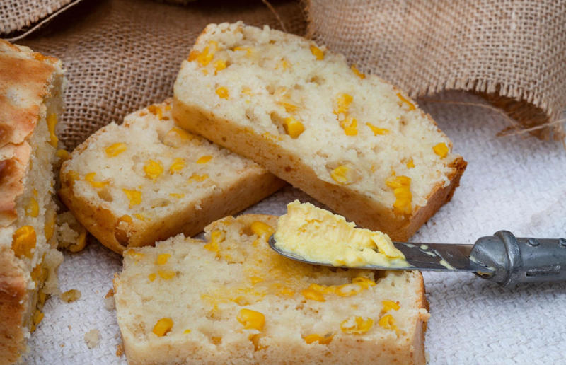 33. Mielie bread, South Africa 33. Mielie bread, South Africa, 32. Grissini, Italy, 31. Arepa, Colombia and Venezuela, 30. Injera, Eritrea and Ethiopia, 29. Knäckebröd, Sweden, 28. Rēwena bread, New Zealand, 27. Brioche, France, 26. Khameer flatbread, UAE, 25. Damper, Australia, 24. Bannock, Canada, 23. Pumpernickel, Germany, 22. Pane carasau, Italy, 21. Broa, Portugal, 20. Korovai, Ukraine, 19. Obwarzanek Krakowski, Poland, 18. Paratha, India, 17. Focaccia, Italy, 16. Manakeesh, Middle East, 15. Submarine roll, USA, 14. Pupusa, El Salvador, 13. Soda bread, Ireland, 12. Pretzel, Germany, 11. Challah, Israel, 10. Shokupan, Japan, 9. English Muffin, England, UK, 8. Chapati, India, 7. Pitta, Greece, Middle East, 6. Mantou, China, 5. Bagel, Canada, Poland, and USA, 4. Tortilla, Mexico, 3. Ciabatta, Italy, 2. Naan, India