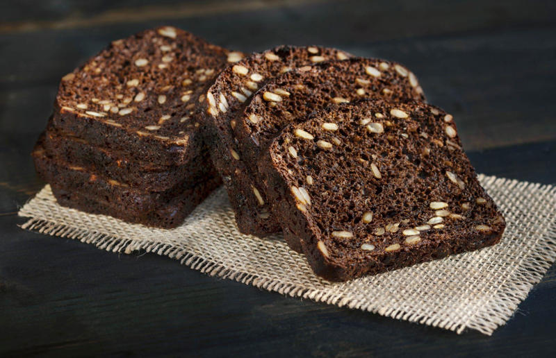 23. Pumpernickel, Germany 33. Mielie bread, South Africa, 32. Grissini, Italy, 31. Arepa, Colombia and Venezuela, 30. Injera, Eritrea and Ethiopia, 29. Knäckebröd, Sweden, 28. Rēwena bread, New Zealand, 27. Brioche, France, 26. Khameer flatbread, UAE, 25. Damper, Australia, 24. Bannock, Canada, 23. Pumpernickel, Germany, 22. Pane carasau, Italy, 21. Broa, Portugal, 20. Korovai, Ukraine, 19. Obwarzanek Krakowski, Poland, 18. Paratha, India, 17. Focaccia, Italy, 16. Manakeesh, Middle East, 15. Submarine roll, USA, 14. Pupusa, El Salvador, 13. Soda bread, Ireland, 12. Pretzel, Germany, 11. Challah, Israel, 10. Shokupan, Japan, 9. English Muffin, England, UK, 8. Chapati, India, 7. Pitta, Greece, Middle East, 6. Mantou, China, 5. Bagel, Canada, Poland, and USA, 4. Tortilla, Mexico, 3. Ciabatta, Italy, 2. Naan, India