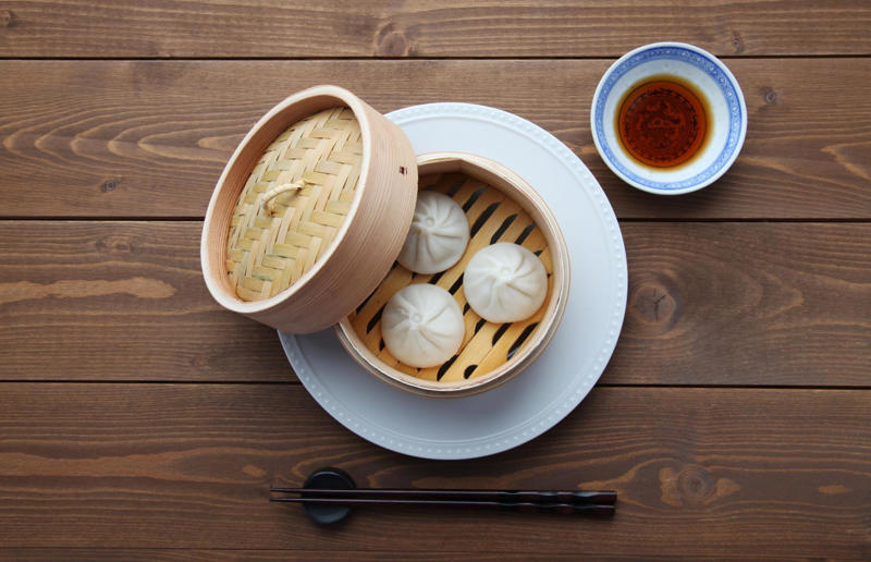6. Mantou, China 33. Mielie bread, South Africa, 32. Grissini, Italy, 31. Arepa, Colombia and Venezuela, 30. Injera, Eritrea and Ethiopia, 29. Knäckebröd, Sweden, 28. Rēwena bread, New Zealand, 27. Brioche, France, 26. Khameer flatbread, UAE, 25. Damper, Australia, 24. Bannock, Canada, 23. Pumpernickel, Germany, 22. Pane carasau, Italy, 21. Broa, Portugal, 20. Korovai, Ukraine, 19. Obwarzanek Krakowski, Poland, 18. Paratha, India, 17. Focaccia, Italy, 16. Manakeesh, Middle East, 15. Submarine roll, USA, 14. Pupusa, El Salvador, 13. Soda bread, Ireland, 12. Pretzel, Germany, 11. Challah, Israel, 10. Shokupan, Japan, 9. English Muffin, England, UK, 8. Chapati, India, 7. Pitta, Greece, Middle East, 6. Mantou, China, 5. Bagel, Canada, Poland, and USA, 4. Tortilla, Mexico, 3. Ciabatta, Italy, 2. Naan, India