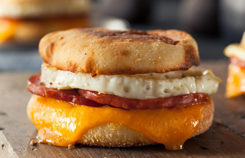 9. English Muffin, England, UK 33. Mielie bread, South Africa, 32. Grissini, Italy, 31. Arepa, Colombia and Venezuela, 30. Injera, Eritrea and Ethiopia, 29. Knäckebröd, Sweden, 28. Rēwena bread, New Zealand, 27. Brioche, France, 26. Khameer flatbread, UAE, 25. Damper, Australia, 24. Bannock, Canada, 23. Pumpernickel, Germany, 22. Pane carasau, Italy, 21. Broa, Portugal, 20. Korovai, Ukraine, 19. Obwarzanek Krakowski, Poland, 18. Paratha, India, 17. Focaccia, Italy, 16. Manakeesh, Middle East, 15. Submarine roll, USA, 14. Pupusa, El Salvador, 13. Soda bread, Ireland, 12. Pretzel, Germany, 11. Challah, Israel, 10. Shokupan, Japan, 9. English Muffin, England, UK, 8. Chapati, India, 7. Pitta, Greece, Middle East, 6. Mantou, China, 5. Bagel, Canada, Poland, and USA, 4. Tortilla, Mexico, 3. Ciabatta, Italy, 2. Naan, India