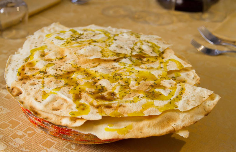 22. Pane carasau, Italy 33. Mielie bread, South Africa, 32. Grissini, Italy, 31. Arepa, Colombia and Venezuela, 30. Injera, Eritrea and Ethiopia, 29. Knäckebröd, Sweden, 28. Rēwena bread, New Zealand, 27. Brioche, France, 26. Khameer flatbread, UAE, 25. Damper, Australia, 24. Bannock, Canada, 23. Pumpernickel, Germany, 22. Pane carasau, Italy, 21. Broa, Portugal, 20. Korovai, Ukraine, 19. Obwarzanek Krakowski, Poland, 18. Paratha, India, 17. Focaccia, Italy, 16. Manakeesh, Middle East, 15. Submarine roll, USA, 14. Pupusa, El Salvador, 13. Soda bread, Ireland, 12. Pretzel, Germany, 11. Challah, Israel, 10. Shokupan, Japan, 9. English Muffin, England, UK, 8. Chapati, India, 7. Pitta, Greece, Middle East, 6. Mantou, China, 5. Bagel, Canada, Poland, and USA, 4. Tortilla, Mexico, 3. Ciabatta, Italy, 2. Naan, India