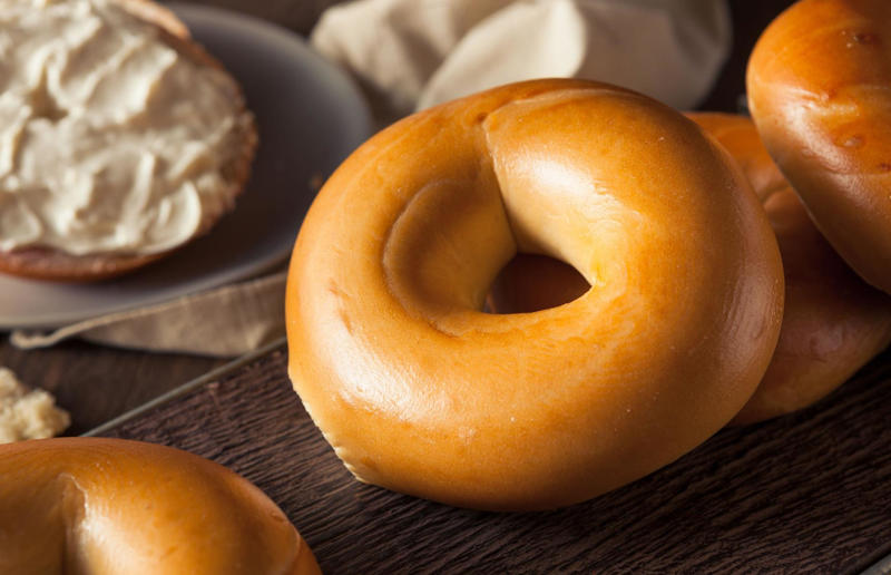 5. Bagel, Canada, Poland, and USA 33. Mielie bread, South Africa, 32. Grissini, Italy, 31. Arepa, Colombia and Venezuela, 30. Injera, Eritrea and Ethiopia, 29. Knäckebröd, Sweden, 28. Rēwena bread, New Zealand, 27. Brioche, France, 26. Khameer flatbread, UAE, 25. Damper, Australia, 24. Bannock, Canada, 23. Pumpernickel, Germany, 22. Pane carasau, Italy, 21. Broa, Portugal, 20. Korovai, Ukraine, 19. Obwarzanek Krakowski, Poland, 18. Paratha, India, 17. Focaccia, Italy, 16. Manakeesh, Middle East, 15. Submarine roll, USA, 14. Pupusa, El Salvador, 13. Soda bread, Ireland, 12. Pretzel, Germany, 11. Challah, Israel, 10. Shokupan, Japan, 9. English Muffin, England, UK, 8. Chapati, India, 7. Pitta, Greece, Middle East, 6. Mantou, China, 5. Bagel, Canada, Poland, and USA, 4. Tortilla, Mexico, 3. Ciabatta, Italy, 2. Naan, India
