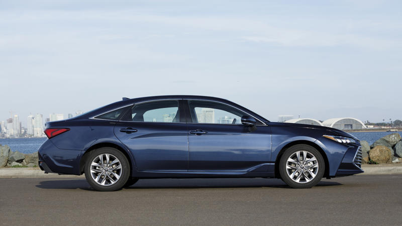 Toyota Avalon Chevrolet Suburban, Toyota Tundra, Toyota Prius, Toyota Avalon