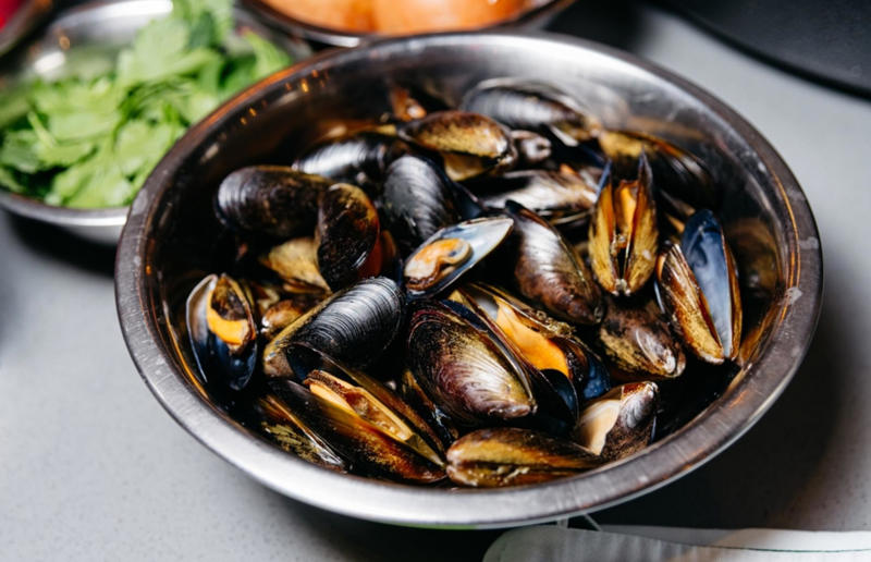 Mussels rassa Speedy suppers, Homemade pitta nachos with crispy lamb and salad, Sticky honey and ginger chicken, Fish finger sandwich, Butternut squash and feta pizza, Speedy chicken broth, Teriyaki steak and asparagus, Huevos rancheros, Prawn, chorizo and basil linguine, Cheese, ham and fig crêpes, Steak with peppercorn sauce, Caesar salad, Mussels rassa, Cheeseburgers, Grilled king prawns with chermoula, Loaded jacket potatoes, Easy macaroni cheese, Lamb and chorizo burger, Apple and turkey quesadillas, Spiced beef skewers, Yakisoba, Thai spiced fish cakes, Chinese crispy pork, Falafel sandwich, Prawn tacos, Grilled vegetable salad, Crab spaghetti, Potato, courgette and goats’ cheese frittata, Haddock in cheese sauce, Sausages with cannellini mash, Croque madame