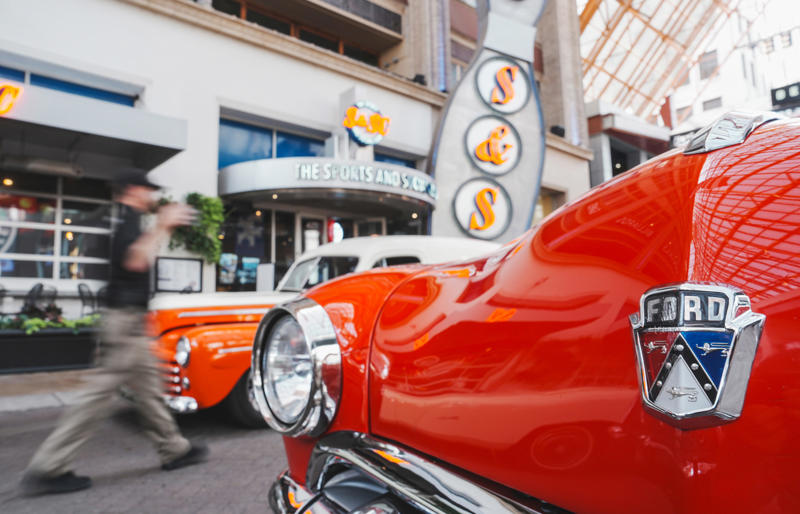 What is the National Street Road Association's Annual Street Rod Nationals?, When and where are the Street Rod Nationals?, When is the Street Road Nationals parade?, How much does it cost to attend the Street Rod Nationals?, What else can I do at the Street Road Nationals?