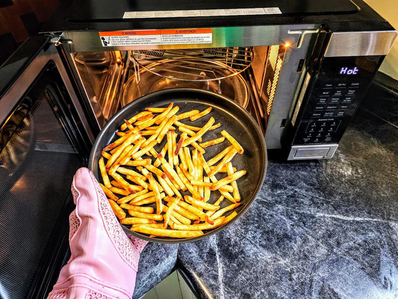 My thoughts on the GE 4-in-1 Microwave Oven, Cons to consider, Breville Combi-Wave vs. GE Air Fryer Microwave, What are your alternatives?, The bottom line