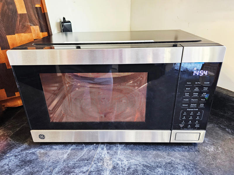 My thoughts on the GE 4-in-1 Microwave Oven, Cons to consider, Breville Combi-Wave vs. GE Air Fryer Microwave, What are your alternatives?, The bottom line
