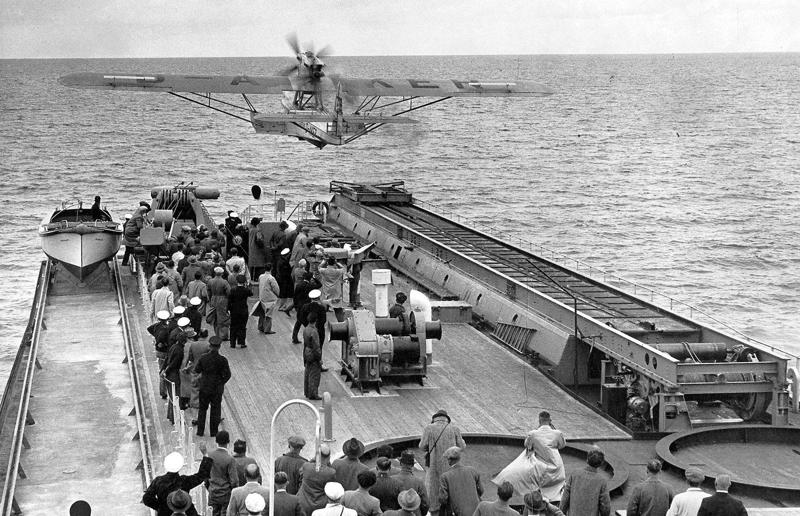 1923: Dornier Wal On air and sea, 1923: Dornier Wal, 1926: Dornier Superwal, 1929: Dornier Do X, 1931: Sikorsky S-40, 1935: Martin M-130, 1935: Latécoère 521, 1936: Short Empire, 1938: Boeing 314 Clipper, 1942: Latécoère 631, 1952: Saunders-Roe Princess, 2017: Dornier-Seastar, 2026: ICON A5