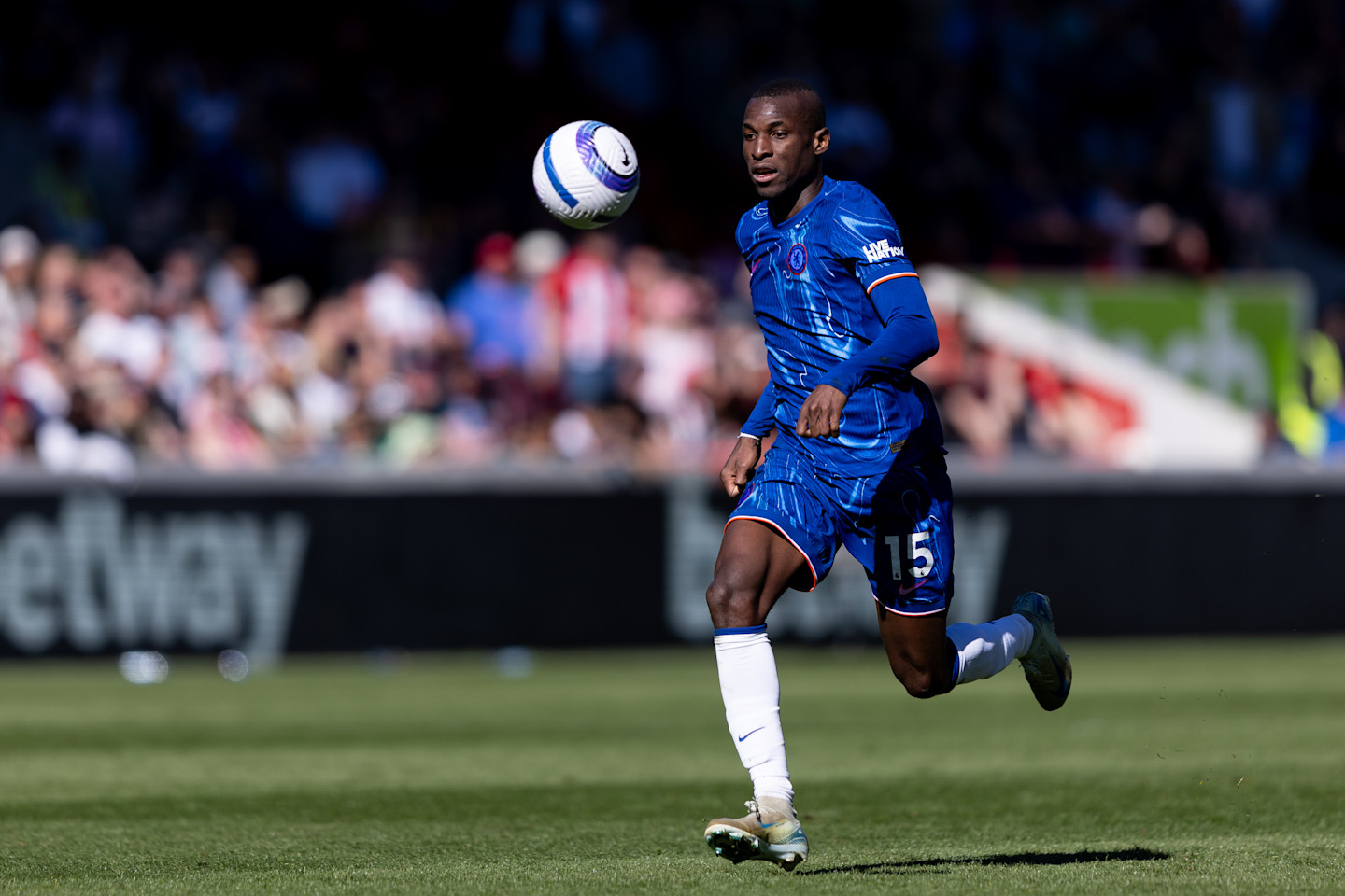 Manchester United perlu menjual pemain untuk membeli Nicolas Jackson