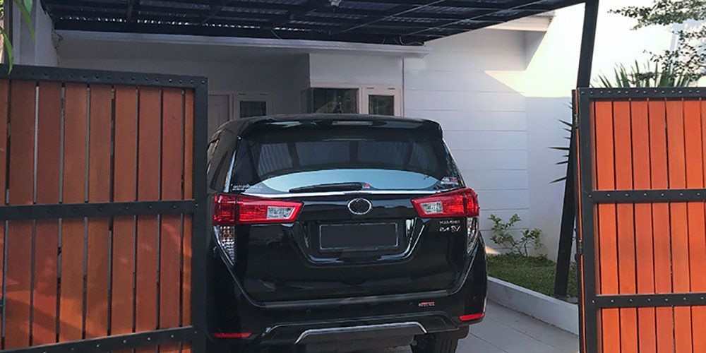 Kenapa Mobil Harus Dinyalakan Minimal Seminggu Sekali? Ini 8 Alasan Pentingnya!, 1. Menjaga Kesehatan Aki, 2. Menjaga Pelumasan Mesin, 3. Mencegah Penurunan Kualitas Bahan Bakar, 4. Mencegah Flat Spot pada Ban, 5. Menjaga Sistem Rem Tetap Aktif, 6. Memelihara Sistem AC, 7. Mencegah Timbulnya Jamur dan Bau Tidak Sedap di Kabin, 8. Menjaga Sistem Elektronik dan Sensor Tetap Aktif