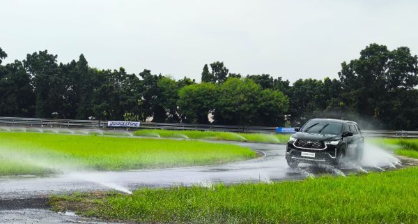 bridgestone, Turanza 6, Ban Mobil, Menguji Performa Ban Bridgestone Turanza 6, Sensasi Nyaman di Segala Kondisi, Unit yang Digunakan Toyota Innova Zenix, Teknologi Bridgestone Turanza 6, Kesimpulan, FAQ tentang Bridgestone Turanza 6