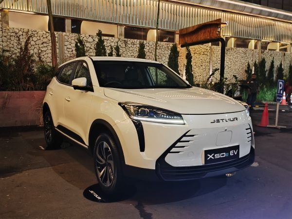 Jetour Indonesia, JETOUR X50e, Interior JETOUR X50e EV, Kombinasi Kenyamanan, Teknologi, dan Keamanan dalam Satu Paket Modern, Desain Interior JETOUR X50e EV, Modern dan Fungsional, Teknologi Canggih di Dalam Kabin, Tabel Spesifikasi Interior JETOUR X50e EV, Keamanan dan Kenyamanan Berkendara, JETOUR X50e EV, Kendaraan Ramah Lingkungan untuk Petualangan Urban, Rencana JETOUR ke Depan, Dukungan Purna Jual, Bengkel Siaga JETOUR, Kesimpulan, FAQ Interior JETOUR X50e EV