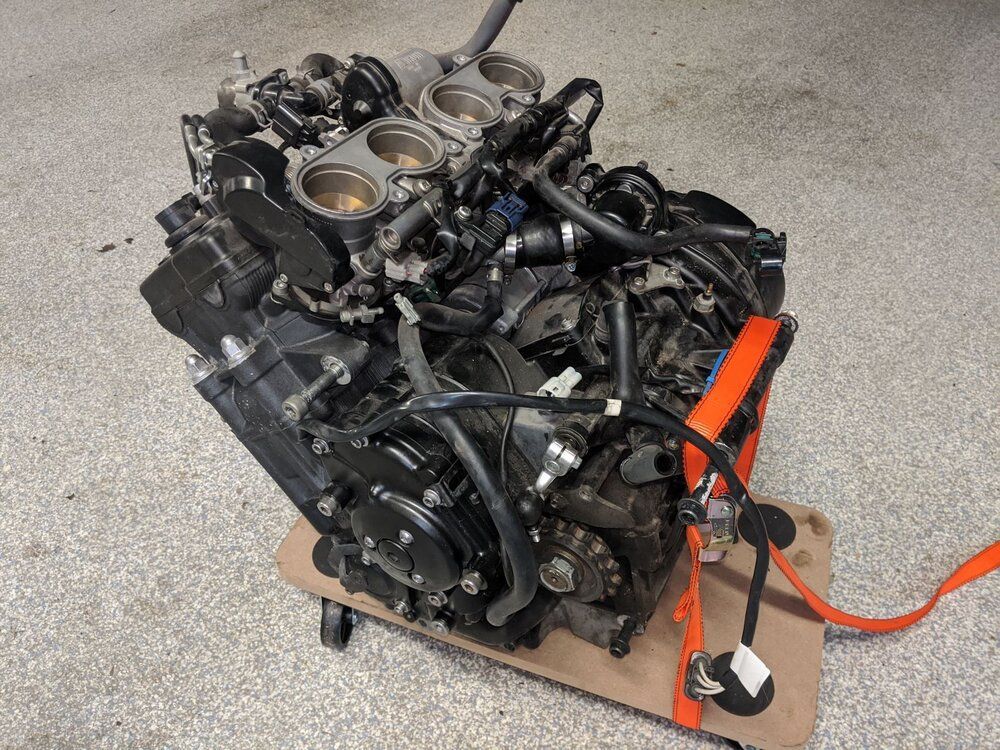 Perbedaan Orientasi Mesin pada Sepeda Motor antara Horizontal, Vertikal, dan Incline, Mesin Horizontal di Motor Bebek dan Skutik, Kejar Stabilitas dan Efisiensi Tinggi, Mesin Vertikal di Motor Sport, Dirancang Kejar Performa, Apakah Orientasi Mesin Berpengaruh pada Power dan Karakter Motor?, Kesimpulan