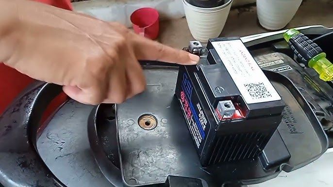 Berapa Lama Harus Ganti Aki? Ini Panduan Lengkap untuk Pemilik Motor, Umur Rata-rata Aki Motor, Faktor yang Mempengaruhi Umur Aki Motor, Tanda-Tanda Aki Motor Harus Diganti, Cara Mengganti Aki Motor dengan Benar, Tips Merawat Aki Agar Lebih Tahan Lama, Kesimpulan