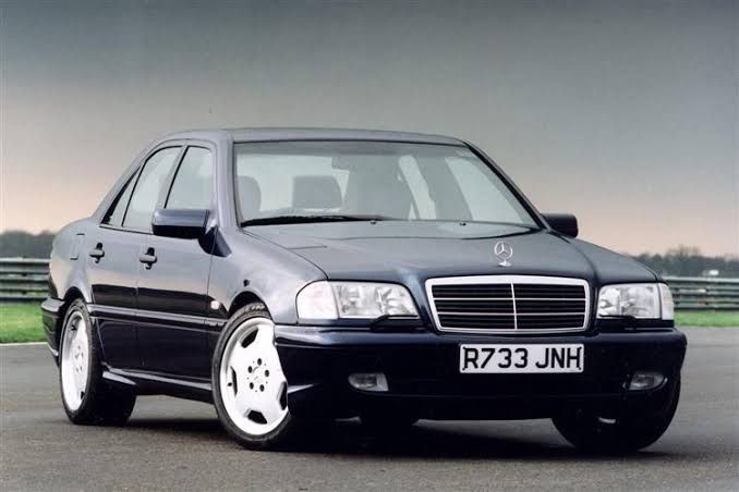 Mengenal Sejarah Sistem Penamaan di Mercedes-Benz, Kini Nomenklaturnya Makin Rumit, Sistem Penamaan Alfanumerik Klasik, Kode Bodi dan Generasi, Perubahan Sistem Penamaan Tahun 1994, Revisi Sistem Penamaan Tahun 2015, Kesimpulan, FAQ: Sistem Penamaan di Mercedes-Benz