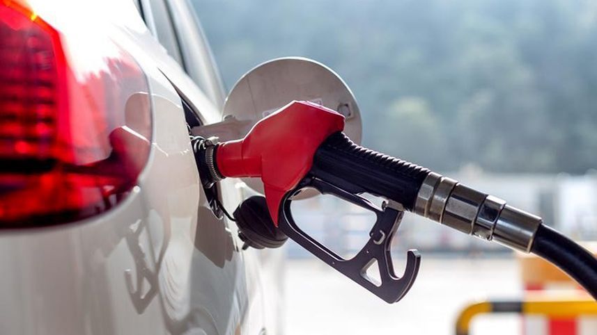 Kenapa Lubang Pengisian Bensin Ada di Kiri atau Kanan? Ini Penjelasannya, Asal Mula Letak Tangki Bahan Bakar, Posisi Lubang Tangki Mobil Ikuti Standar Keamanan Modern, Faktor Penggerak Roda, Penyesuaian Berdasarkan Negara Mobil Tersebut Dijual, Teori Antrian Pom Bensin, Solusi Unik: Dual Tank, Mobil-Mobil Unik dengan Desain Tak Biasa, Pro dan Kontra Posisi Kiri atau Kanan, Bagaimana Cara Tahu Sisi Pengisian Bensin Tanpa Lihat Mobil?, Kesimpulan