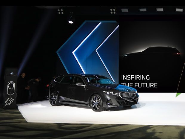 BMW Indonesia, Merek mobil China, merek mobil mewah China, Denza, XPeng, BMW Khawatir dengan Kedatangan Merek-Merek Mobil Mewah China? Ini Kata Mereka