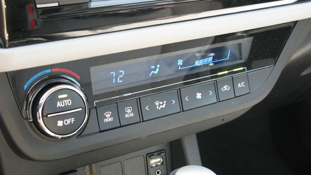 5 Alasan Kenapa AC Harus dalam Posisi Off Saat Mesin Mobil Dinyalakan, 1. Menambah Beban pada Aki Mobil Saat Distarter, 2. Beban Berlebih pada Alternator, 3. Tambah Beban pada Kinerja Mesin yang Baru Bekerja, 4. Risiko Kerusakan pada Kompresor AC, 5. Gangguan pada Sistem Kelistrikan Mobil, Langsung Menyalakan AC Berdampak pada Efisiensi Bahan Bakar, Cara yang Aman untuk Menggunakan AC Mobil, Kesimpulan