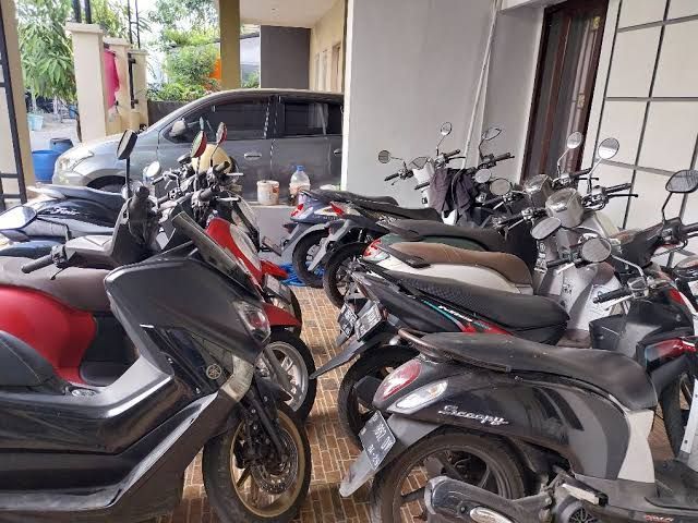 Cara Gadai Motor di Pegadaian; Bermanfaat Kala Butuh Uang Mendesak, Mengenal Gadai Motor di Pegadaian, Jenis Layanan Gadai Motor di Pegadaian, Syarat Gadai BPKB Motor di Pegadaian, Prosedur Gadai Motor di Pegadaian, Estimasi Nilai Pinjaman dan Biaya, Keuntungan Gadai Motor di Pegadaian, Tips Sebelum Menggadaikan Motor, Kesimpulan, FAQ: Gadai Motor di Pegadaian