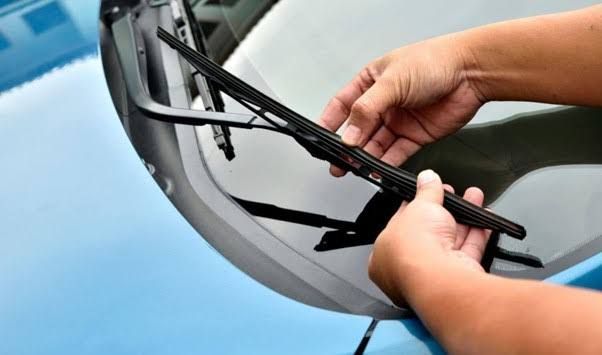 Serba-Serbi Wiper Kaca Mobil; Komponen Penting yang Tidak Cuma Diperlukan Saat Musim Hujan, Fungsi Wiper Kaca Mobil, Jenis-Jenis Wiper, Komponen Sistem Wiper, Kapan Harus Ganti Wiper?, Tips Memilih Wiper Kaca Mobil, Cara Merawat Wiper Agar Awet, Inovasi Teknologi dan Fitur di Wiper Modern, Kesimpulan, FAQ Seputar Wiper Kaca Mobil