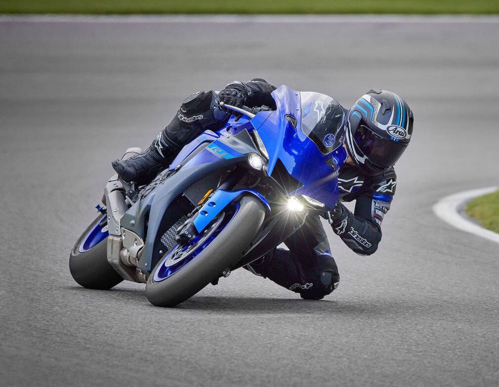 Perbedaan Orientasi Mesin pada Sepeda Motor antara Horizontal, Vertikal, dan Incline, Mesin Horizontal di Motor Bebek dan Skutik, Kejar Stabilitas dan Efisiensi Tinggi, Mesin Vertikal di Motor Sport, Dirancang Kejar Performa, Apakah Orientasi Mesin Berpengaruh pada Power dan Karakter Motor?, Kesimpulan
