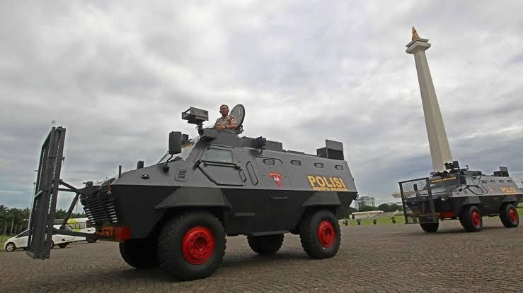 Mengenal sosok Barracuda, Kendaraan Lapis Baja Andalan Korps Brimob Indonesia, Sejarah dan Penggunaan Barracuda di Indonesia, Desain Fisik dan Material Pelindung, Sistem Roda dengan Teknologi Run Flat, Persenjataan yang Dapat Disesuaikan, Mesin Tangguh dan Sasis Kuat, Peranan Strategis dalam Operasi Brimob, Kesimpulan