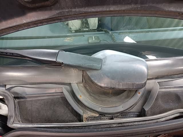 Serba-Serbi Wiper Kaca Mobil; Komponen Penting yang Tidak Cuma Diperlukan Saat Musim Hujan, Fungsi Wiper Kaca Mobil, Jenis-Jenis Wiper, Komponen Sistem Wiper, Kapan Harus Ganti Wiper?, Tips Memilih Wiper Kaca Mobil, Cara Merawat Wiper Agar Awet, Inovasi Teknologi dan Fitur di Wiper Modern, Kesimpulan, FAQ Seputar Wiper Kaca Mobil