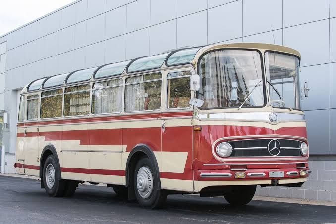 Mengenal Berbagai Jenis Suspensi pada Bus di Indonesia: Dari Leaf Spring hingga Air Suspension, 1. Suspensi Coil Spring (Per Keong), 2. Suspensi Leaf Spring (Per Daun), 3. Suspensi Air Suspension (Suspensi Udara), Mana Suspensi Bus yang Paling Nyaman?, Kesimpulan, FAQ – Jenis-Jenis Suspensi pada Bus di Indonesia