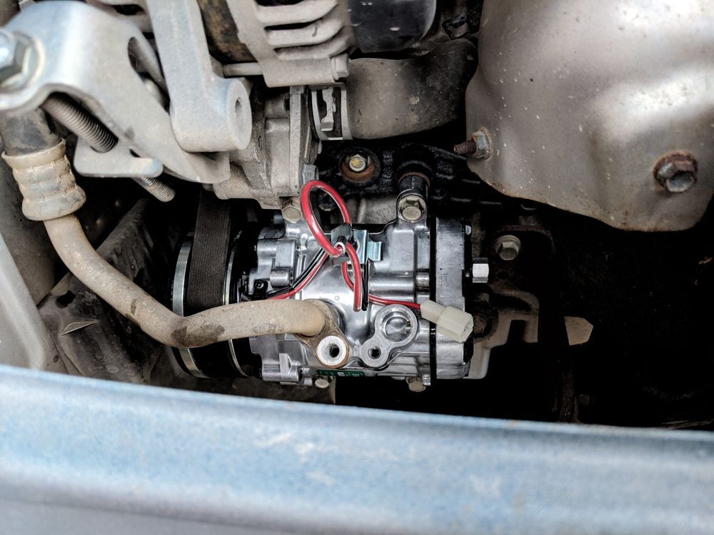 5 Alasan Kenapa AC Harus dalam Posisi Off Saat Mesin Mobil Dinyalakan, 1. Menambah Beban pada Aki Mobil Saat Distarter, 2. Beban Berlebih pada Alternator, 3. Tambah Beban pada Kinerja Mesin yang Baru Bekerja, 4. Risiko Kerusakan pada Kompresor AC, 5. Gangguan pada Sistem Kelistrikan Mobil, Langsung Menyalakan AC Berdampak pada Efisiensi Bahan Bakar, Cara yang Aman untuk Menggunakan AC Mobil, Kesimpulan
