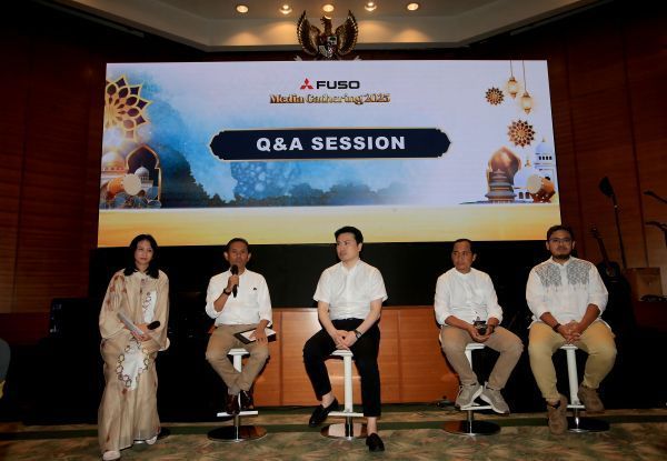 Fuso, mitsubishi, Target Sasaran Penjualan Fuso, Mengoptimalkan Peluang di Segmen Logistik, Fokus pada Sektor Logistik dan Perkebunan, Menjawab Tantangan Persaingan dengan Truk China, Dukungan Layanan untuk Konsumen Mudik, Inovasi dengan eCanter, Langkah Strategis ke Depan
