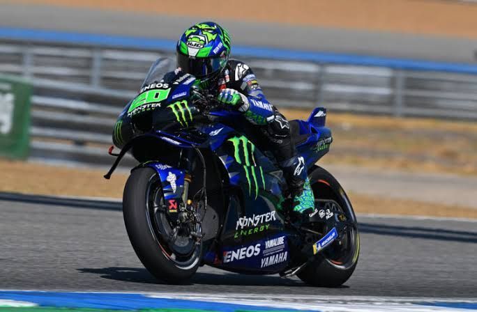 Sejarah Yamaha YZR-M1, Legenda Balap di Kelas Premier MotoGP, Awal Mula YZR-M1, Produk Transisi dari 500 cc ke MotoGP (2002), Awal Kejayaan Yamaha, Era Valentino Rossi (2004–2010), Kejayaan Yamaha YZR-M1 Bersama Lorenzo (2011–2012), Kembalinya Rossi dan Rivalitas dengan Lorenzo (2013–2016), Masa Transisi dan Tantangan Baru (2017–2021), Evolusi Modern Yamaha YZR-M1, Fokus Aerodinamika dan Elektronik (2022–2024), Generasi Terbaru: YZR-M1 2025 Era Terakhir Pakai Mesin Inline-4