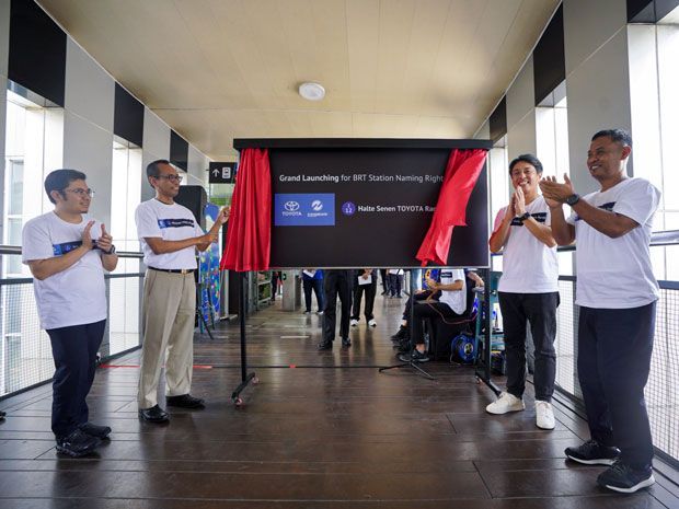 Toyota, Toyota Indonesia, Toyota Hilux Rangga, Toyota Rangga, Halte Senen Toyota Rangga, TransJakarta, Nama Toyota Rangga Kini Tercantum di Halte Pasar Senen TransJakarta
