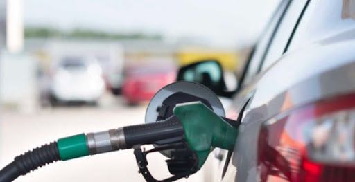 Kenapa Lubang Pengisian Bensin Ada di Kiri atau Kanan? Ini Penjelasannya, Asal Mula Letak Tangki Bahan Bakar, Posisi Lubang Tangki Mobil Ikuti Standar Keamanan Modern, Faktor Penggerak Roda, Penyesuaian Berdasarkan Negara Mobil Tersebut Dijual, Teori Antrian Pom Bensin, Solusi Unik: Dual Tank, Mobil-Mobil Unik dengan Desain Tak Biasa, Pro dan Kontra Posisi Kiri atau Kanan, Bagaimana Cara Tahu Sisi Pengisian Bensin Tanpa Lihat Mobil?, Kesimpulan