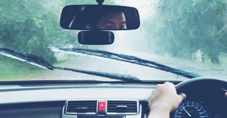Serba-Serbi Wiper Kaca Mobil; Komponen Penting yang Tidak Cuma Diperlukan Saat Musim Hujan, Fungsi Wiper Kaca Mobil, Jenis-Jenis Wiper, Komponen Sistem Wiper, Kapan Harus Ganti Wiper?, Tips Memilih Wiper Kaca Mobil, Cara Merawat Wiper Agar Awet, Inovasi Teknologi dan Fitur di Wiper Modern, Kesimpulan, FAQ Seputar Wiper Kaca Mobil