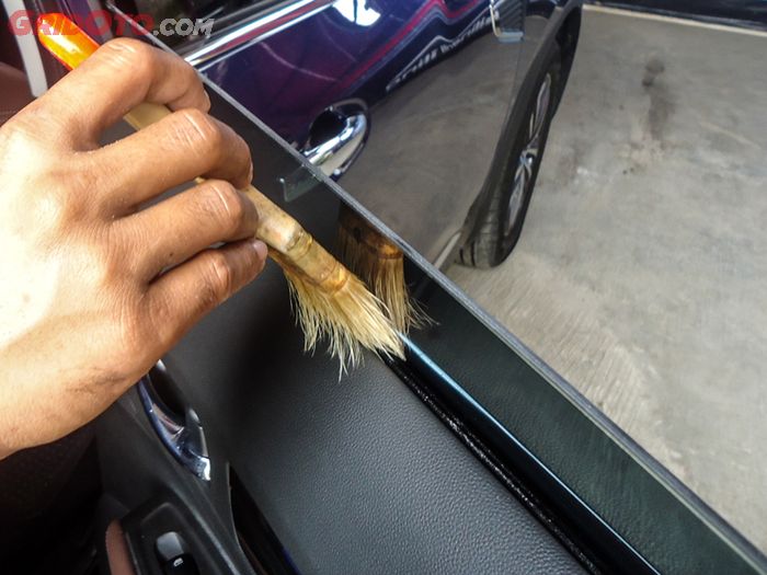 mobil bekas, power window, power window mobil, cara merawat power window, merawat power window, cara merawat power window mobil, gimana cara merawat power window, Cara Merawat Power Window Mobil Bekas Dengan Cairan Silicone Spray