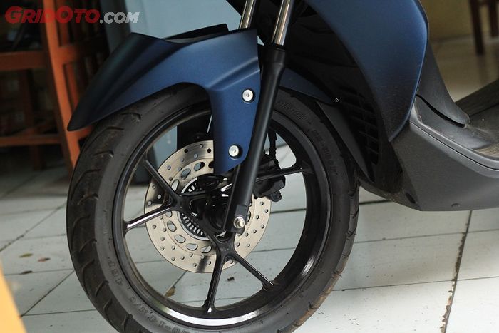 motor matic, penyebab motor oleng, penyebab motor matic oleng, kenapa motor matic oleng, motor matic oleng, Pernah Merasakan Motor Matic Oleng Saat Lewati Tambalan Aspal? Komponen Ini Penyebabnya