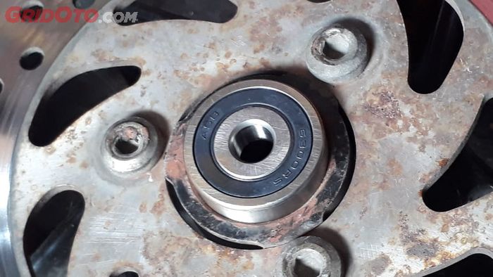 motor oleng, penyebab motor oleng, motor bekas, motor oleng saat lewat marka jalan, penyebab motor oleng saat lewat marka jalan, kenapa motor oleng saat melindas garis marka, Akhirnya Tahu, Ini Penyebab Motor Oleng Saat Melindas Garis Marka Jalan
