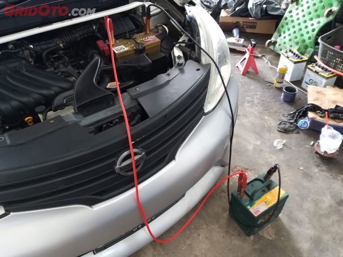 mobil mogok, mobil bekas, aki mobil, jumper aki, Penyebab aki soak, cara menyalakan mobil yang mogok, Begini Cara Menyalakan Mobil Yang Mogok Karena Aki Soak Tanpa Jumper Aki