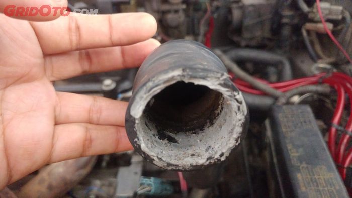 mobil bekas, radiator mobil, slang radiator, slang radiator mobil, dampak slang radiator rusak dibiarkan, bahaya slang radiator rusak dibiarkan, risiko slang radiator rusak dibiarkan, Ini Dampak Selang Radiator Mobil Minta Ganti Dibiarkan, Simak